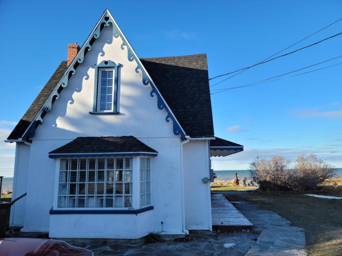 Maison Du Bord Du Fleuve A 5 Min Du Centre Holiday home